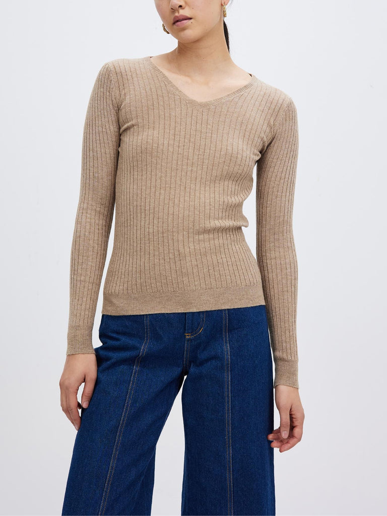 V-neck fashionable tight brown knit sweater