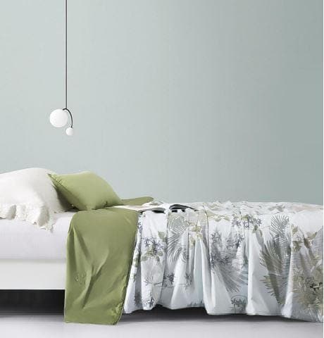 TAIHU SNOW 2021 Silk Comforter White Floral Summer Silk Comforter  78" X 90" ( Super King Size Bed)