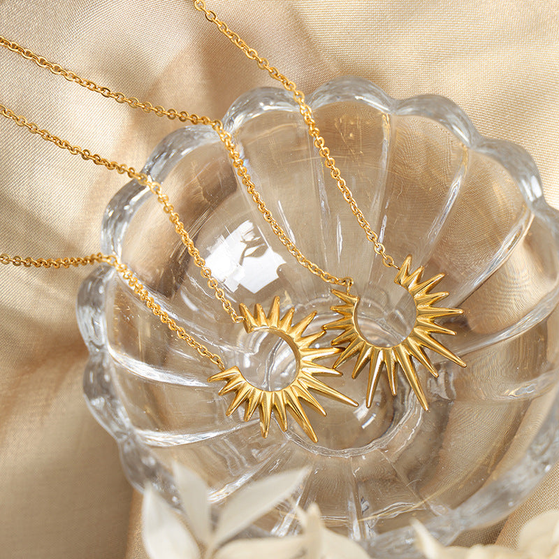 Women's Twisted Geometric Radiance Fashion Gold Pendant Necklace