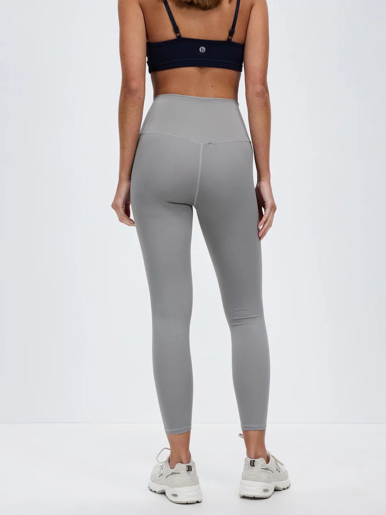 Our yoga pants are made of high quality stretch fabric with excellent breathability and sweat absorption, perfectly fit your body, and provide a comfortable exercise experience so that you can move freely in yoga practice
