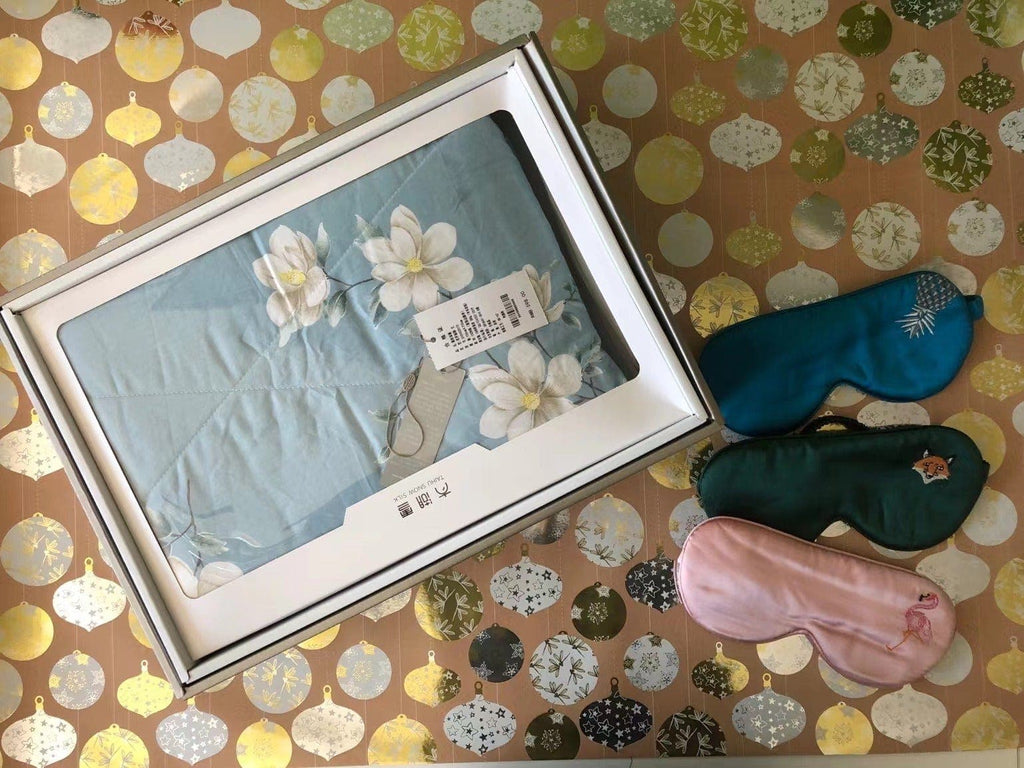 TAIHU SNOW 2021 Silk Comforter 59" x 82" (150cm x 210cm queen size bed) / Blue Floral Summer Silk Comforter  59" X 82"  (Queen Size Bed) Blue Floral